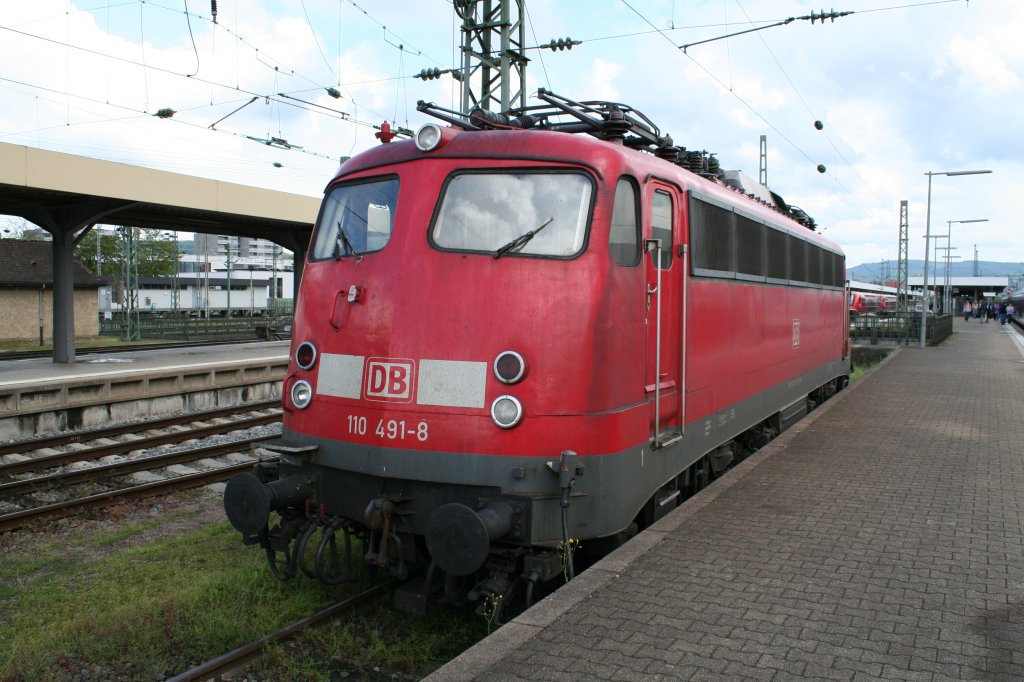 Zu meinem heutigen Geburtstag hier mal eine kleine Auswahl der schnsten Schnappschss des Jahres 2013, die ich bis jetzt machen konnte:

110 491-8 am 24.05.13 abgstellt in Basel Bad. Bf.
Sie brachte am 22.05.13 einen Pilgersonderzug aus Nrnberg nach Basel.