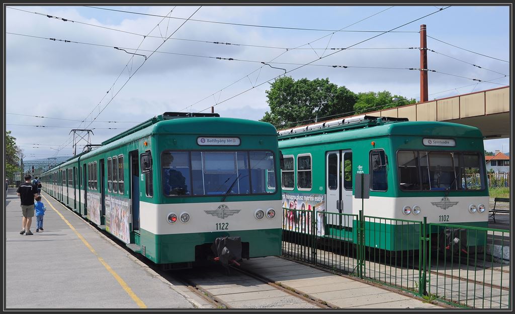 Zge 1122 und 1102 in der Endstation Szentendre. (12.05.2013)