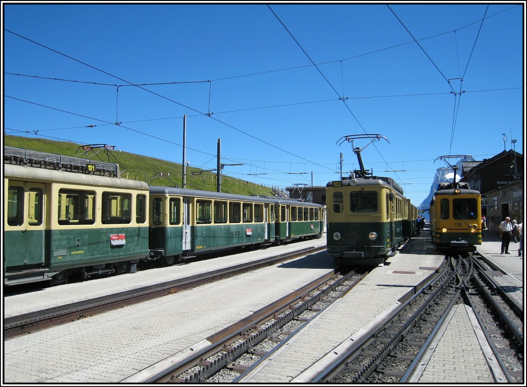 Zge der Wengernalpbahn auf der Kleinen Scheidegg, aufgenommen am 19.07.2010.