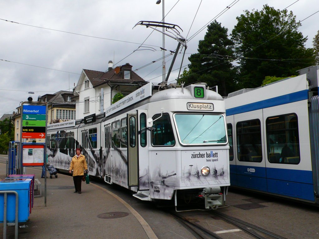 Zrcher Ballett-tram Mirage Be 2/6 1676 beim Rmerhof am 28.08.10