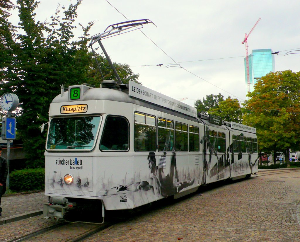 Zrcherballettram (Heinz Sprri) Be 4/6 1676 auf der Linie 8.
Endhaltestelle Hardplatz am 28.08.10. Es ist die einzige fahrende  Mirage  in Zrich.