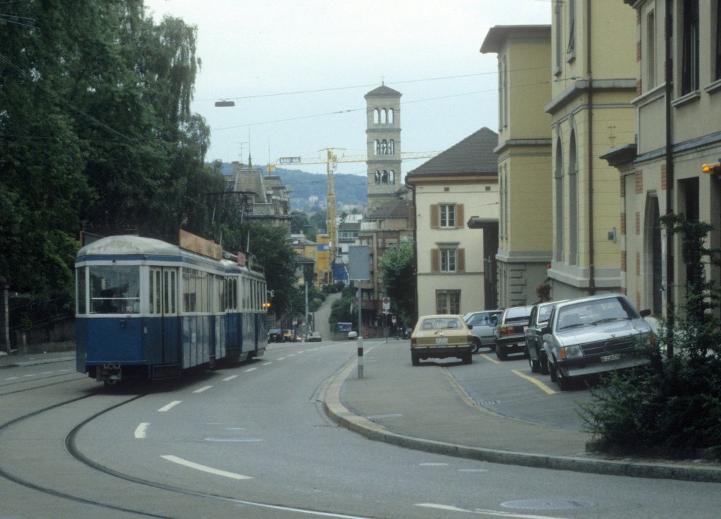 Zrich VBZ Tram 10 (B + Be 4/4) Leonhardstrasse im August 1986.