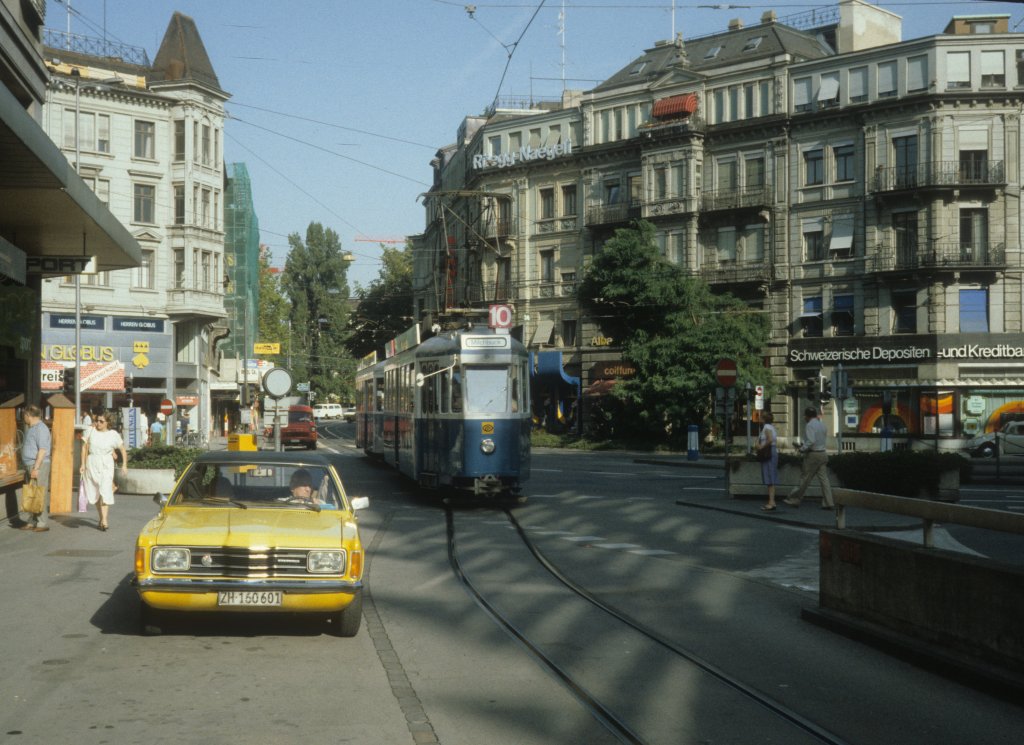 Zrich VBZ Tram 10 (Be 4/4 1395) Lwenplatz / Usteristrasse im Juli 1983.