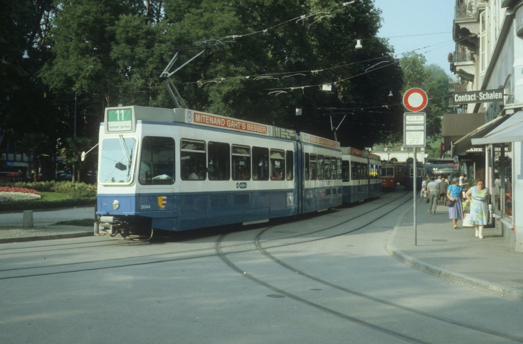Zrich VBZ Tram 11 (Be 4/6 2044) Stadelhoferplatz / Theaterstrasse im Juli 1983.