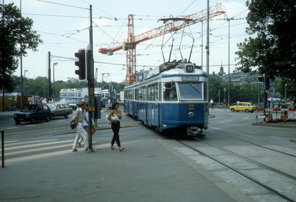 Zrich VBZ Tram 11 (Be 4/4 1428) Utoquai / Bellevueplatz im Juli 1983.