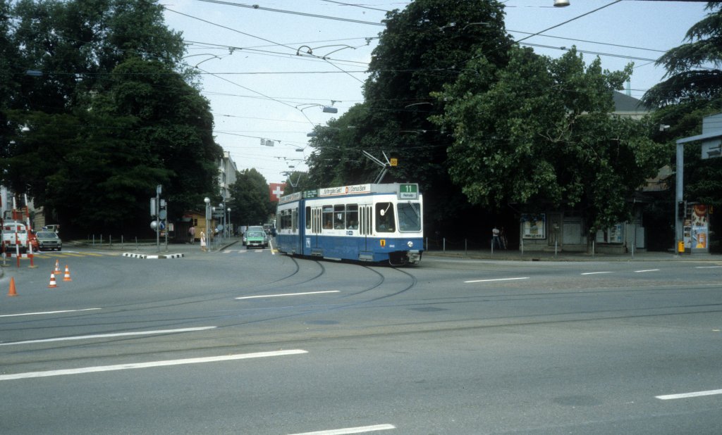 Zrich VBZ Tram 11 (Be 4/6 2042) Bahnhofstrasse / Brkliplatz im Juli 1983.