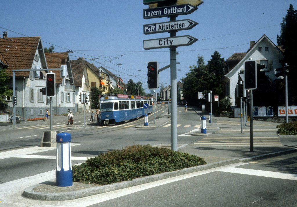 Zrich VBZ Tram 13 (Be 4/6 1625) Limmattalstrasse / Winzerstrasse im Juli 1983.