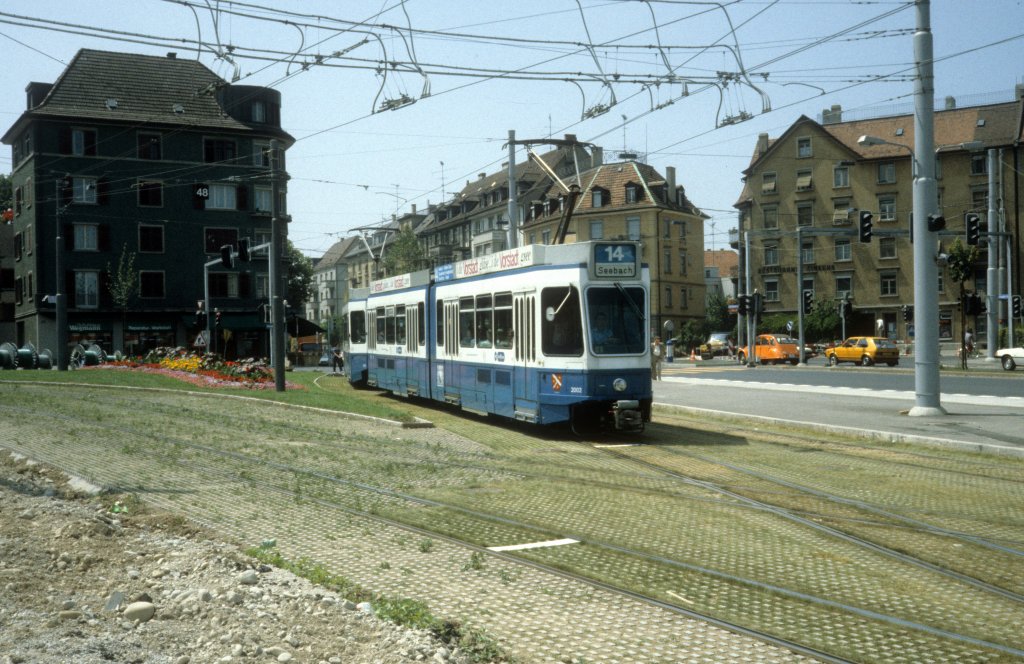 Zrich VBZ Tram 14 (Be 4/6 2002) Schaffhauserstrasse / Irchelstrasse im Juli 1983.