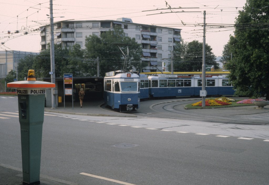 Zrich VBZ Tram 2 (Be 4/6 1664) Altstetten, Farbhof im Juli 1983.