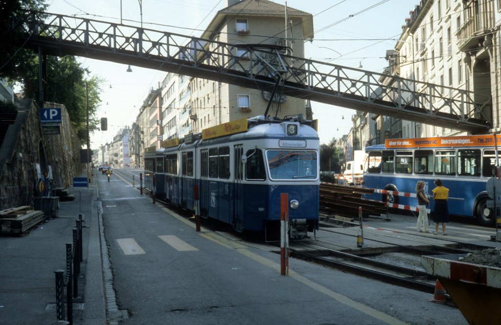 Zrich VBZ Tram 3 (Be 4/6 1681) Seilergraben / Central im Juli 1983.
