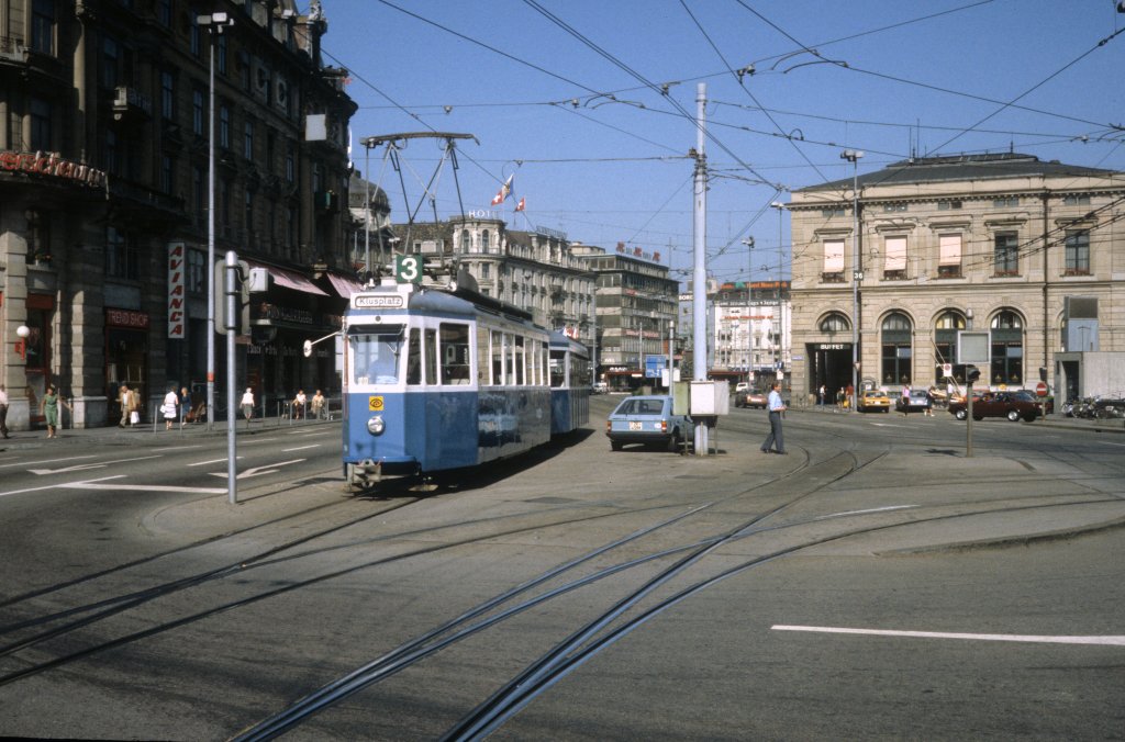 Zrich VBZ Tram 3 (Be 4/4) Bahnhofplatz / Bahnhofquai im Juli 1983.