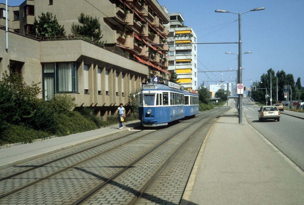 Zrich VBZ Tram 4 (Be 4/4) Bndlistrasse / Grnaustrasse im Juli 1983.
