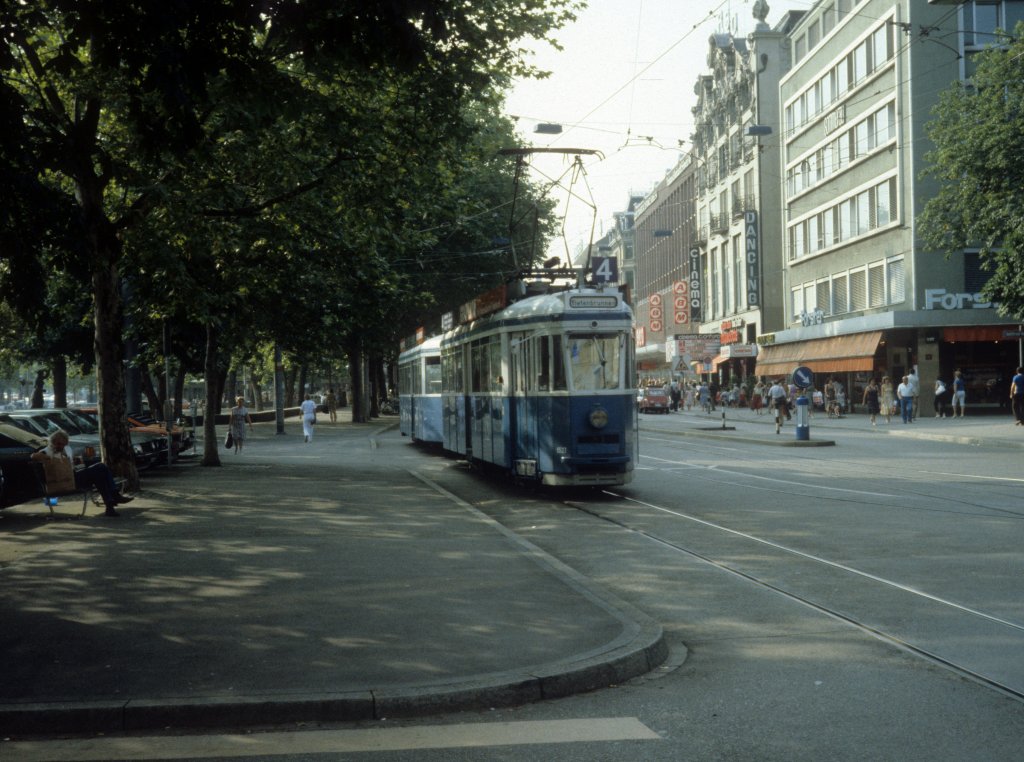 Zrich VBZ Tram 4 (Be 4/4 1527) Theaterstrasse / Gottfried-Keller-Strasse / Stadelhofer Platz im Juli 1983. 