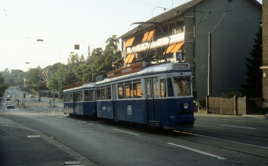 Zrich VBZ Tram 4 (Be 4/4 1544 + B 766) Burgwies / Forchstrasse im Juli 1983.