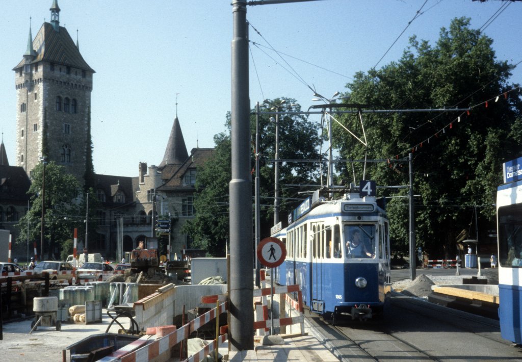 Zrich VBZ Tram 4 (Be 4/4 1365) Bahnhofquai / Zrich HB im August 1986.