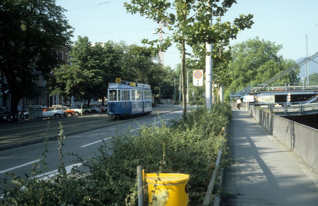 Zrich VBZ Tram 6 (Be 4/4) Gessnerallee im Juli 1983.
