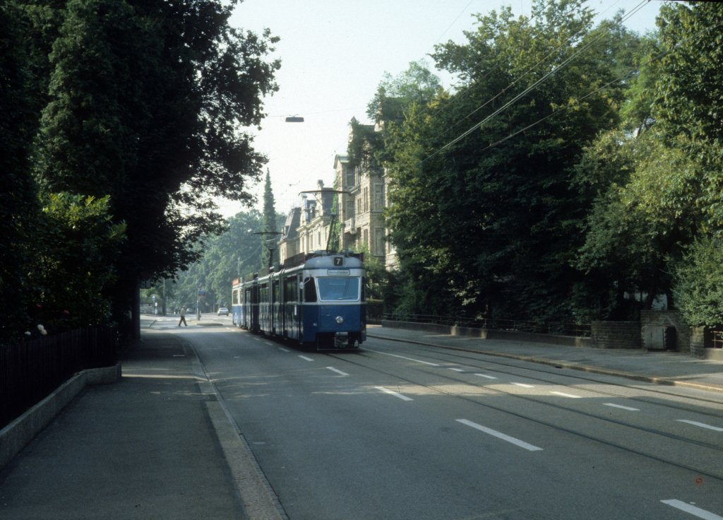 Zrich VBZ Tram 7 (Be 4/6 1613) Weinbergstrasse im Juli 1983.