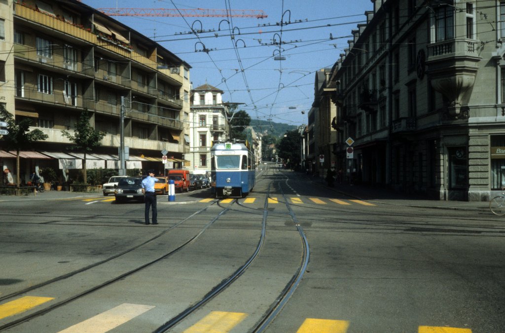 Zrich VBZ Tram 8 /Be 4/6) Hottingerstrasse / Rmistrasse / Heimplatz im Juli 1983.
