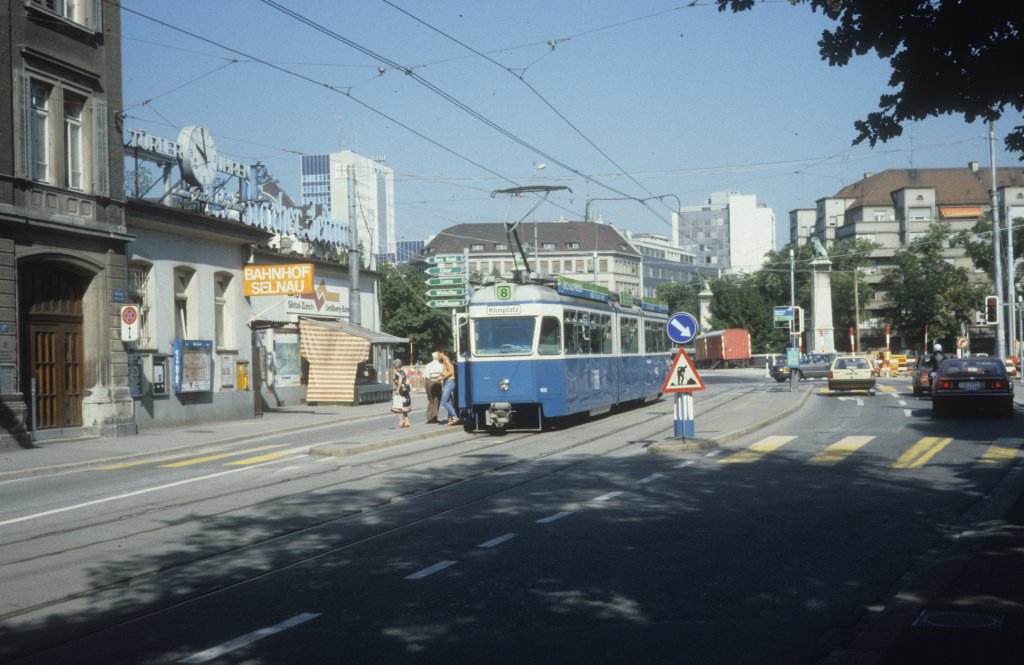 Zrich VBZ Tram 8 (Be 4/6 1622) Selnaustrasse / Bahnhof Zrich-Selnau im August 1986.