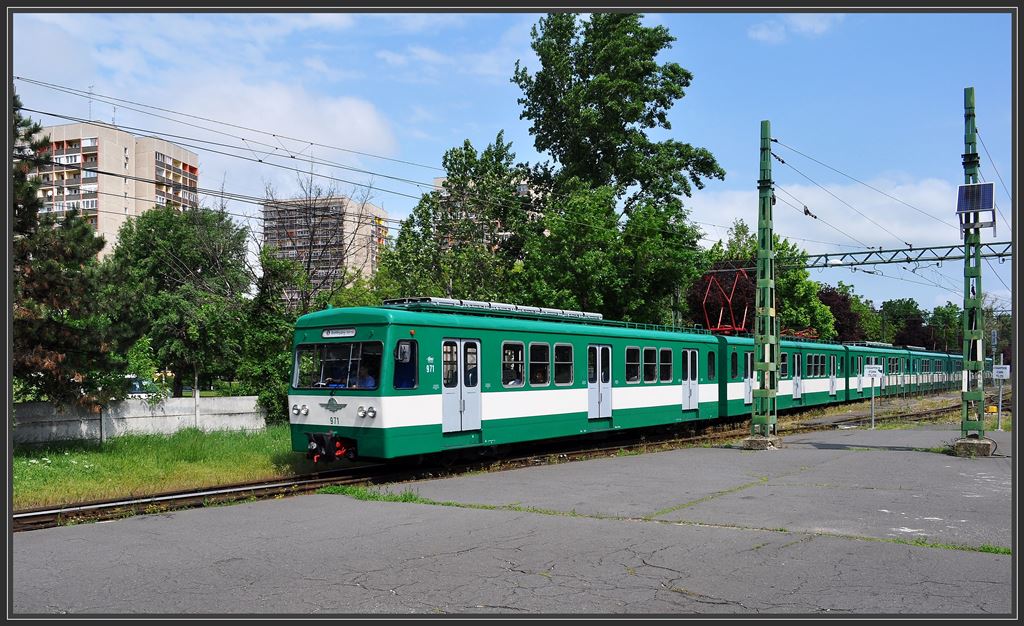 Zug 871 HV in Bksmegyer. (12.05.2013)