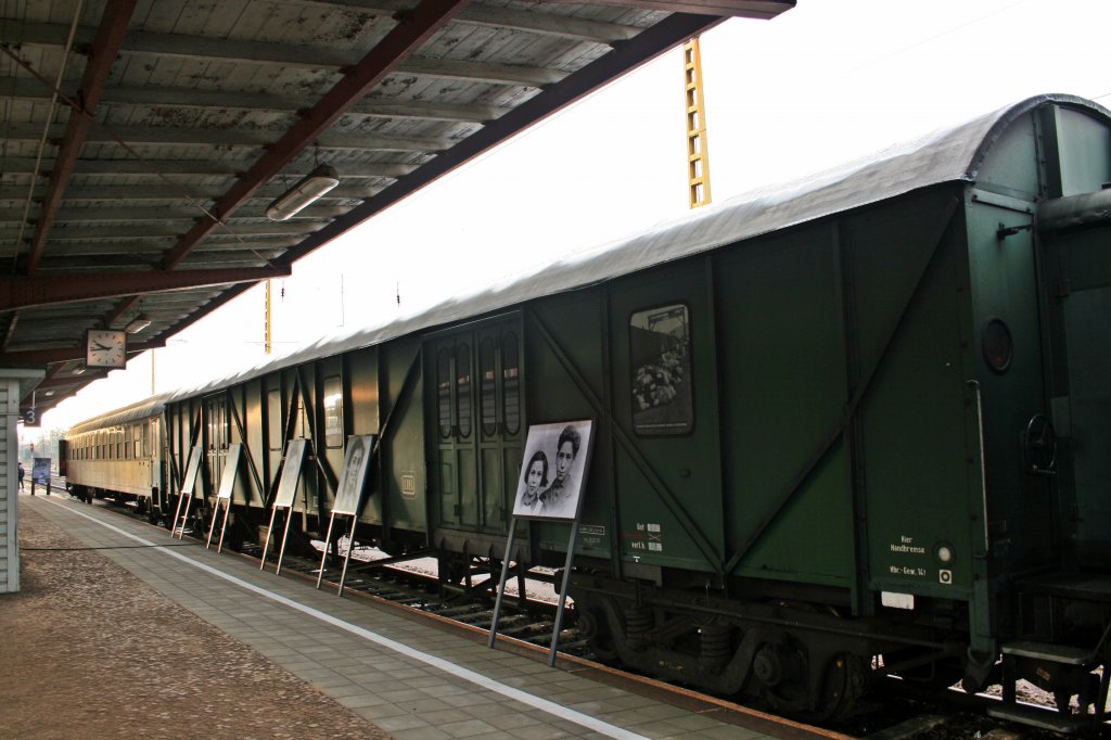 Zug der Erinnerungen am 02.12.09 im Bahnhof Guben