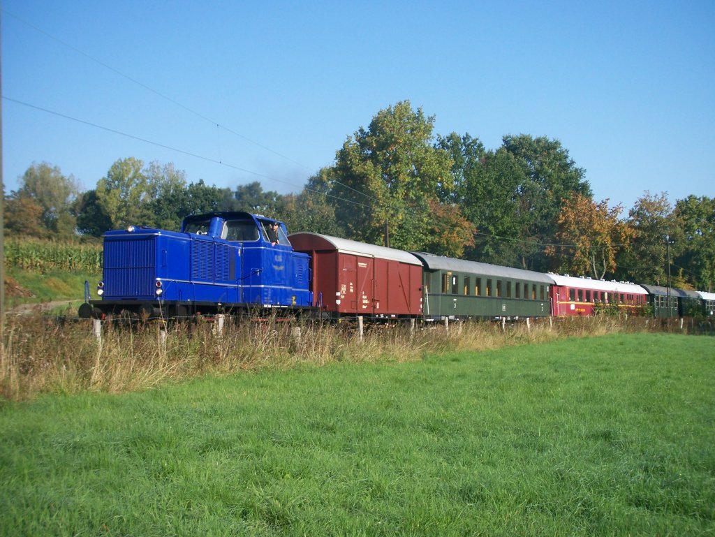 Zug der Landeseisenbahn Lippe, 27. September 2009 auf der Extertalbahn in der nhe von Bsingfeld 