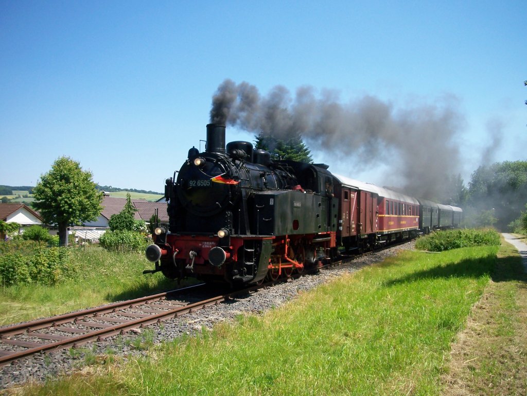 Zug der Landeseisenbahn Lippe, am 27. Juni 2010 auf der Begatalbahn in Barntrup.