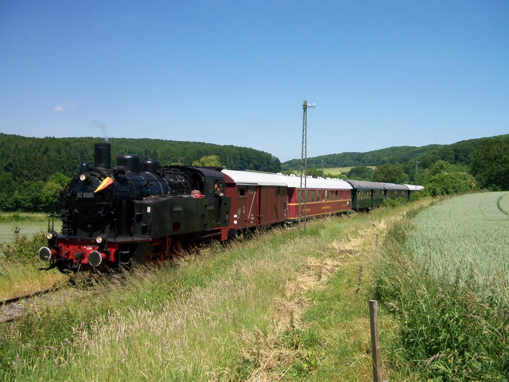 Zug der Landeseisenbahn Lippe, am 27. Juni 2010 auf der Extertalbahn bei Barntrup.
