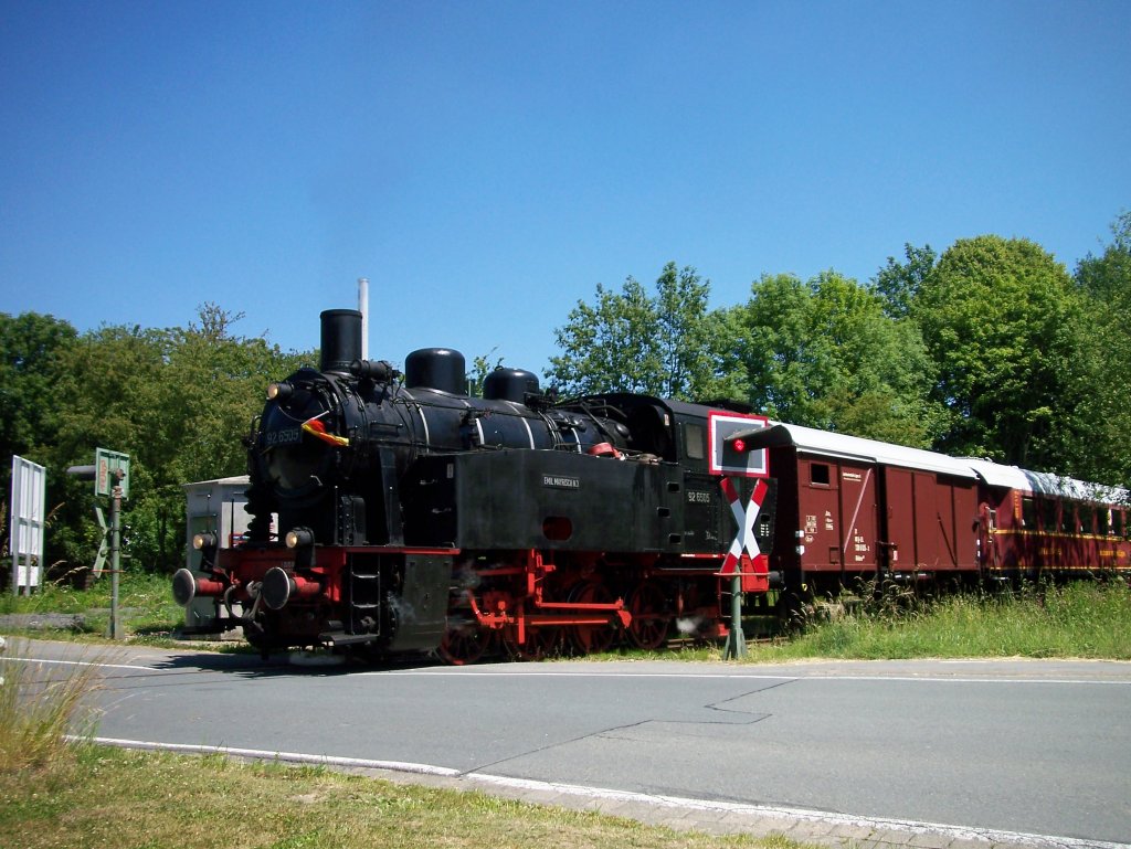 Zug der Landeseisenbahn Lippe, am 27. Juni 2010 auf der Begatalbahn in Farmbeck.