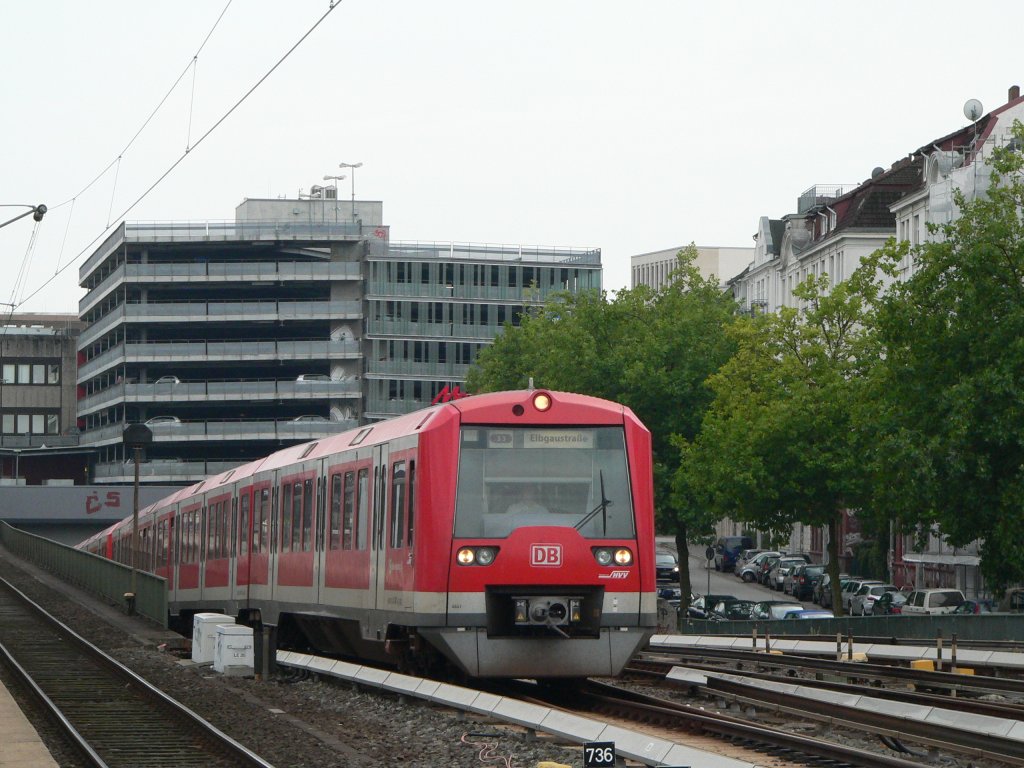Zug der Linie S3 nach Elbgaustrae, 27.8.2011, Hamburg Altona