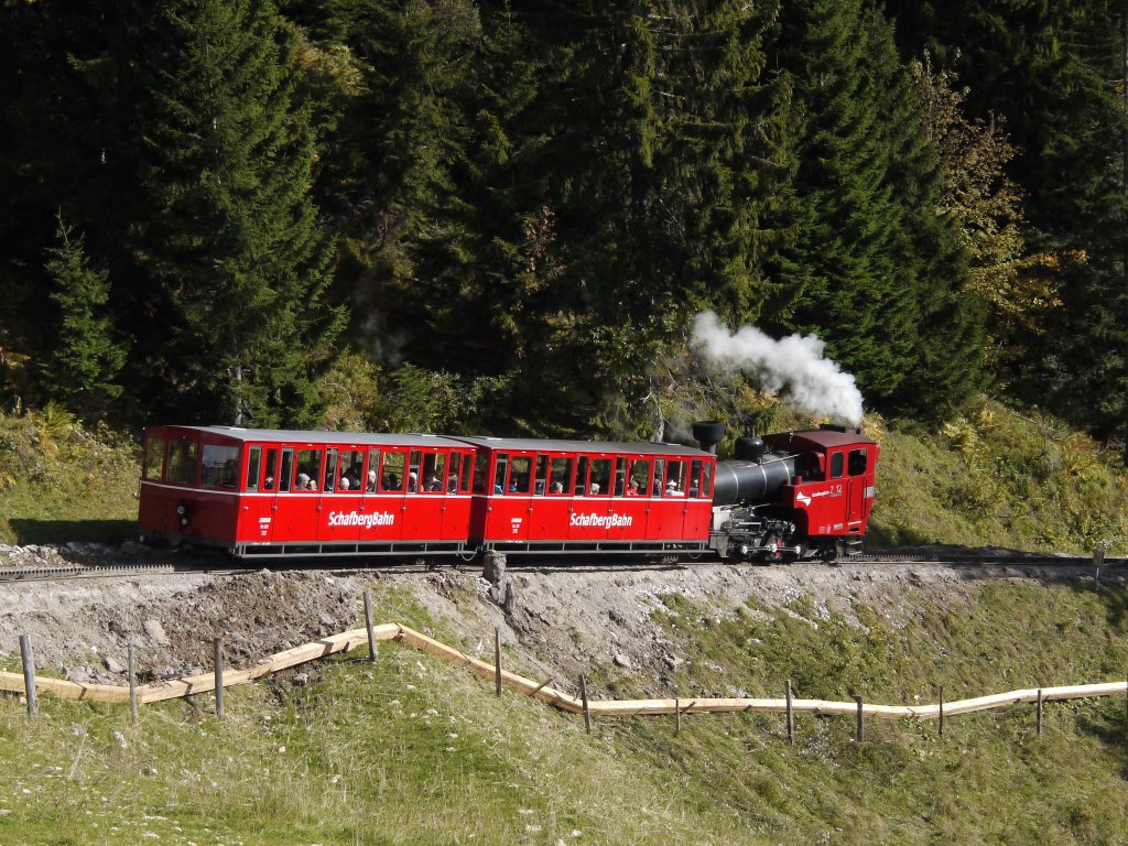 Zug der Schafbergbahn mit Lok Z12 auf Talfahrt unterhalb der Schafbergalpe; 12.10.2012