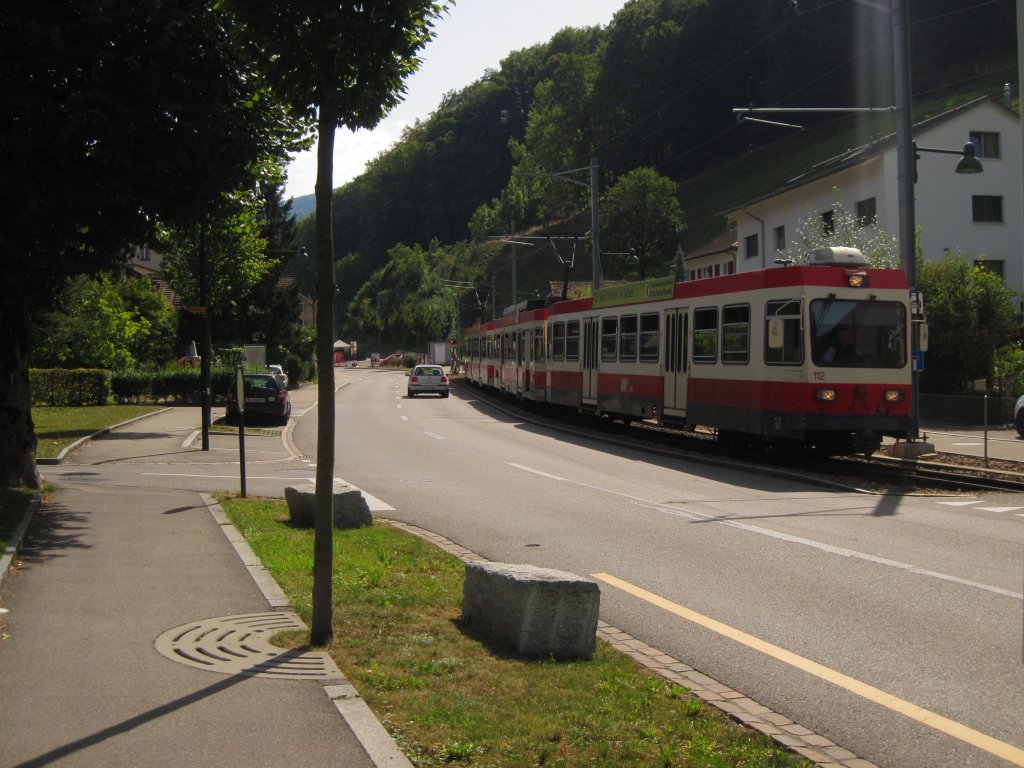 Zug der Waldenburgerbahn am 3.9.2011 in Oberdorf/BL