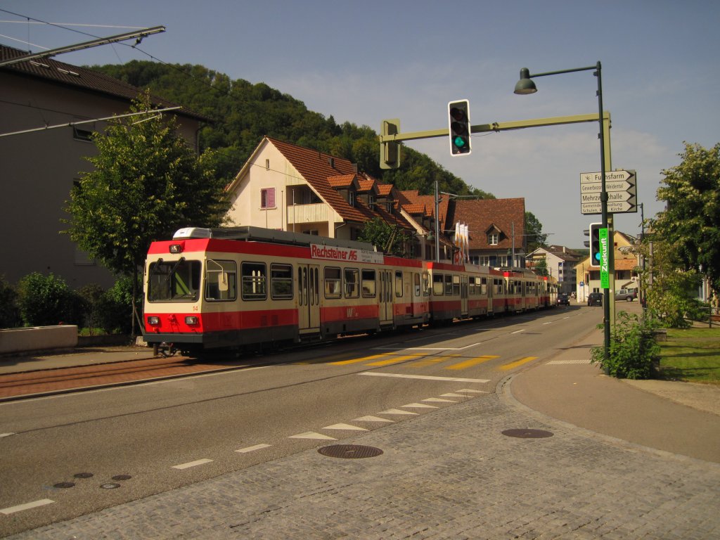 Zug der Waldenburgerbahn am 3.9.2011 in Oberdorf/Bl