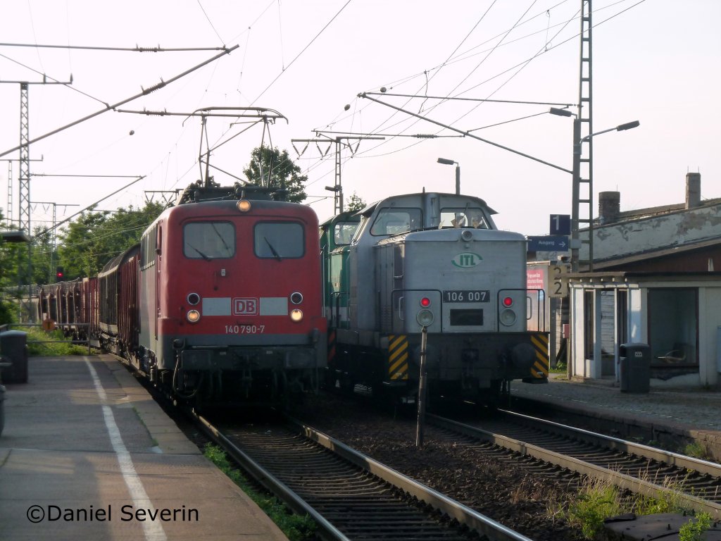 Zugbegegnung in Dresden Cotta 140 790 und die beiden 106er.
17.06.11