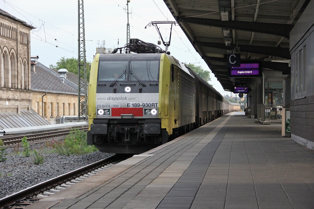  Zugdurchfahrt  auf Gleis 4 in Gttingen: 189 930 (ES 64 F4-030) kommt mit geschlossenen ARS Autotransportwagen in Richtung Norden durch. Aufgenommen am 29.06.2012.