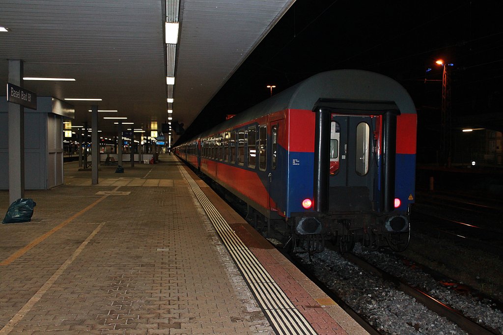 Zugende vom 55. Militrseelsorge Pilgerzug nach Lourdes (F) beim Lokwechsel im Badischen Bahnhof von Basel. Hauptschlich bestand der Zug aus sterreichischen Liegenwagen. Nur die letzten drei Wagen waren BTE-Wagen. (22.05.2013)