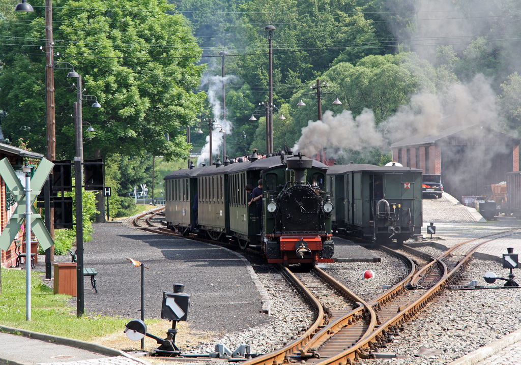 Zugkreuzung am 26.06.2010 im Bahnhof Schmalzgrube.