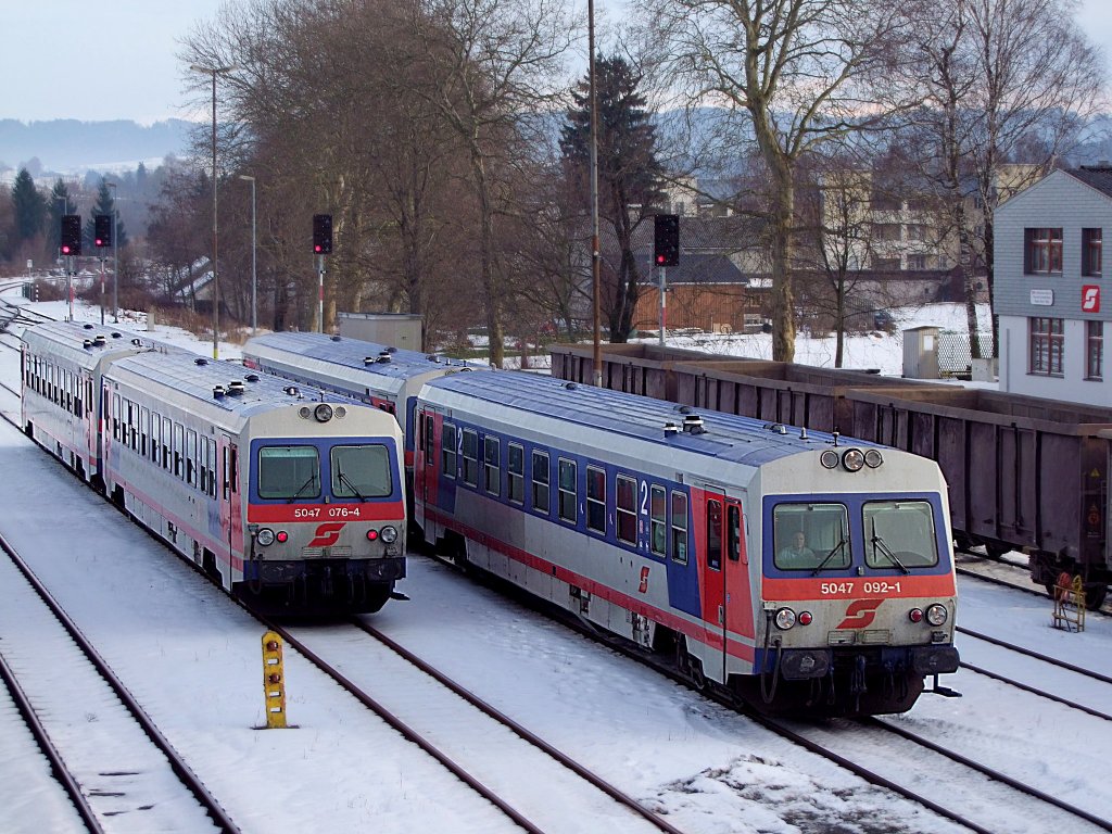 Zugkreuzung: R5965(5047 076-4) mit R5960(5047 092-1)im Bhf. Ried;101223