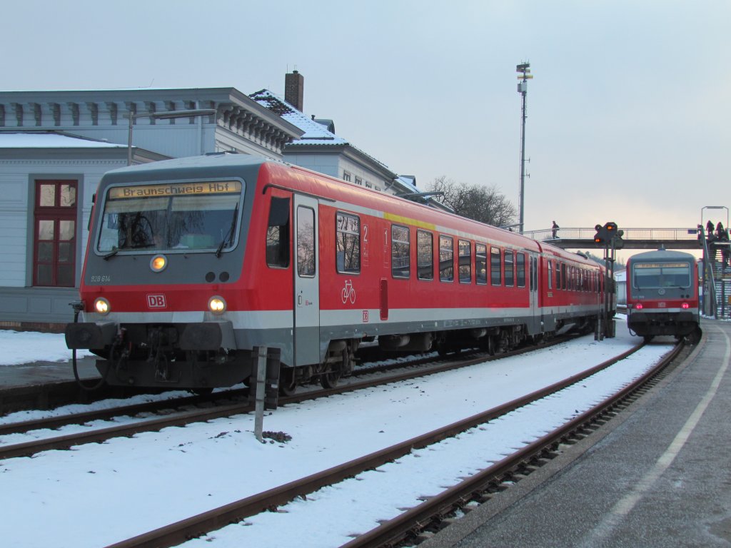 Zugkreuzung in Vienenburg mit zwei Zgen der BR 628 nach Braunschweig und Bad Harzburg am 14.03.2013