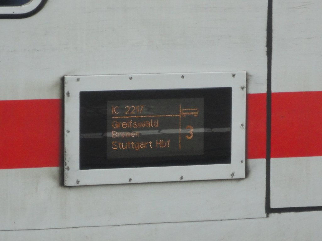 Zuglaufschild am IC 2217, Bahnhof Hamburg-Harburg am 18.6.2012