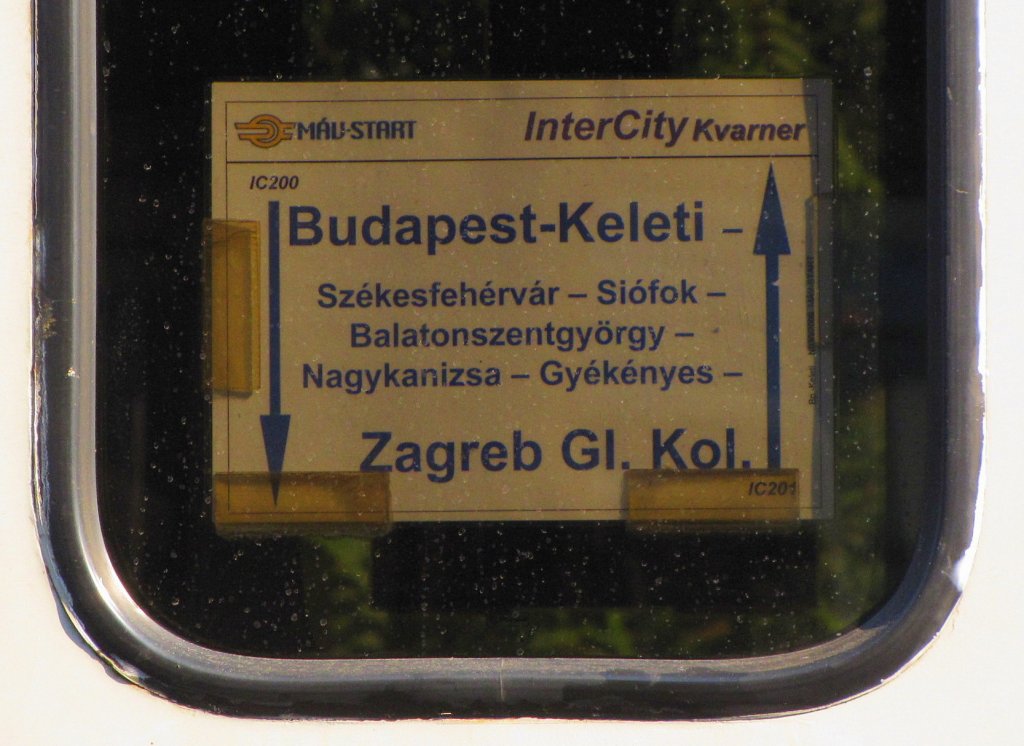 Zuglaufschild von IC 200  Kvarner Intercity  von Budapest-Keleti pu nach Zagreb Glavni Kolod., im Bf Sifok; 31.05.2011