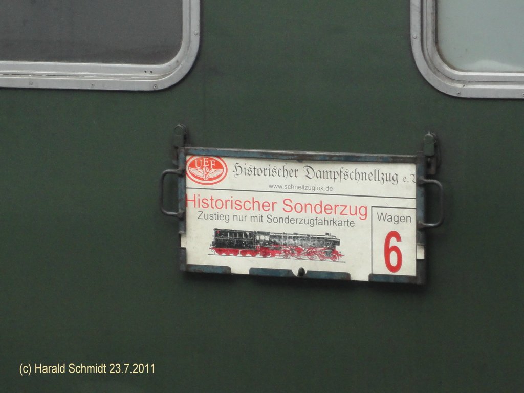  Zugschild  am 23.7.2011 im Bahnhof Hamburg-Altona gesehen