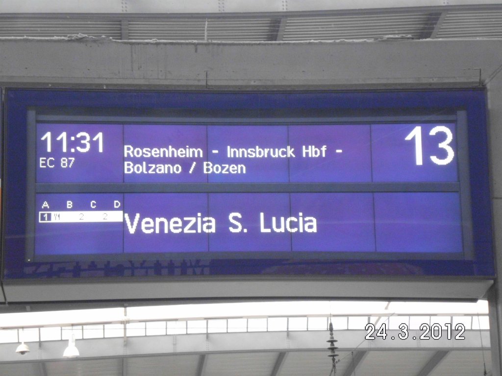 Zugzielanzeige in Mnchen Hbf vom EC 87 nach Venecia S. Lucia.24.03.2012