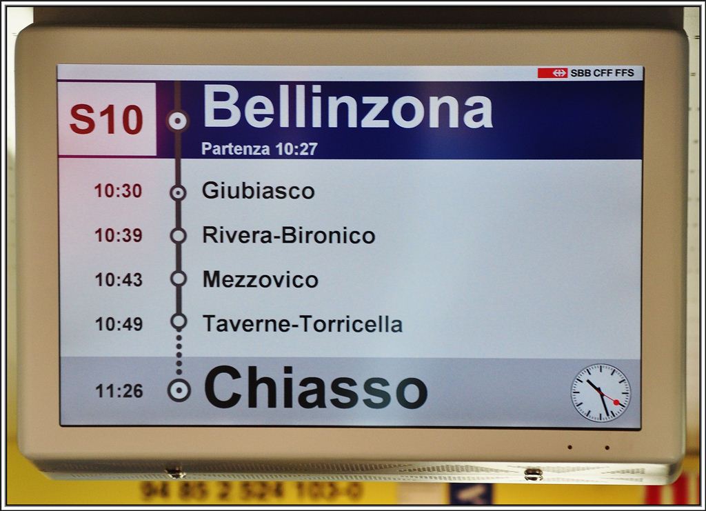 Zugzielanzeige in der S10 TILO Flirt 524. (13.02.2013)