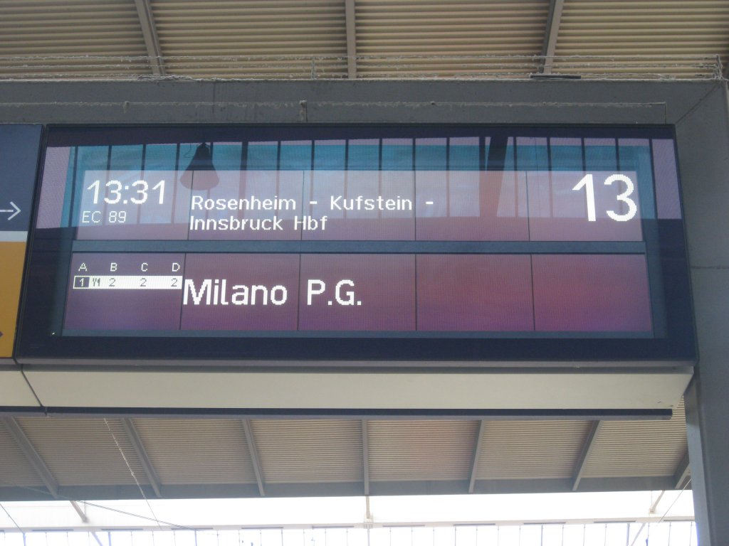 Zugzielanzeiger auf Gleis 13 in Mnchen Hbf. Mit diesem Zug fuhr ich bis Bozen. Mnchen Hbf, 24.08.2011.