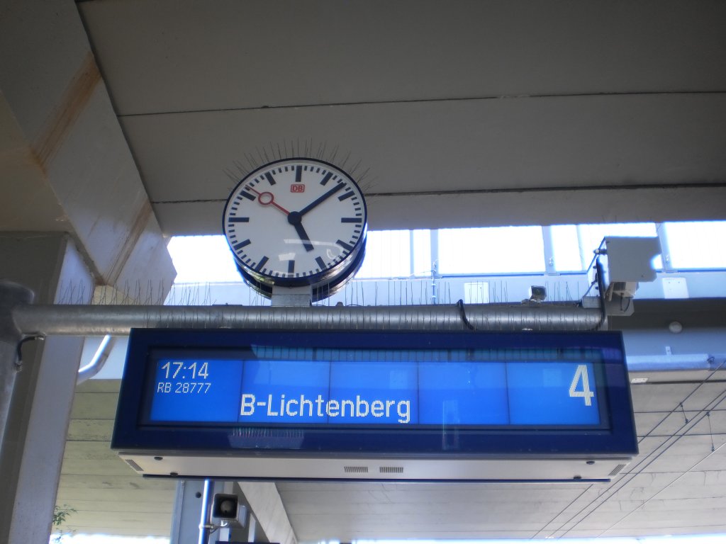 Zugzielanzeiger in Berlin-Hohenschnhausen: angekndigt wird die Regionalbahn der Linie RB12 (Templin Stadt - Berlin-Lichtenberg)