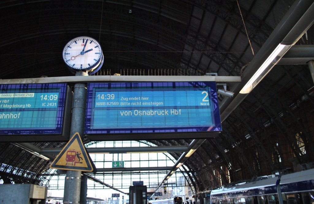 Zugzielanzeiger in Bremen HBF, am 25.12.2010.