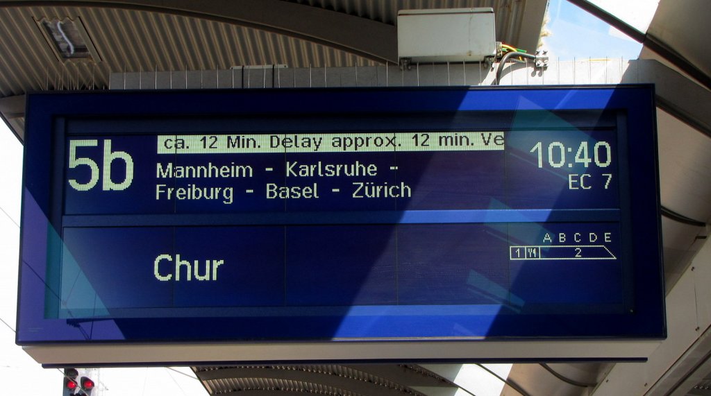 Zugzielanzeiger von EC 7 von Hamburg-Altona nach Chur, in Mainz Hbf; 30.06.2011