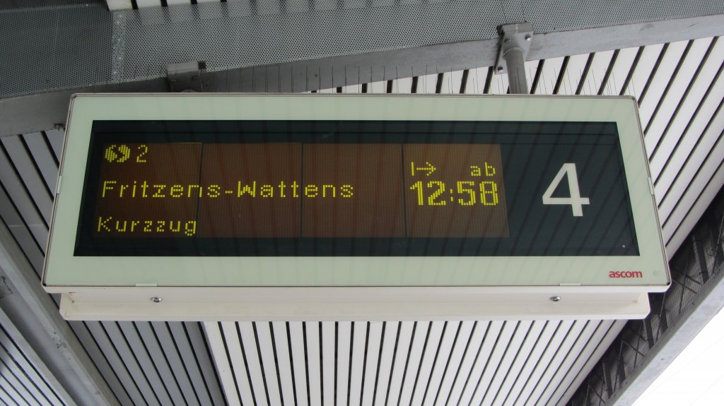 Zugzielanzeiger fr S2 (tztal-Fritzens-Wattens) in Innsbruck Hbf.(14.2.2012)