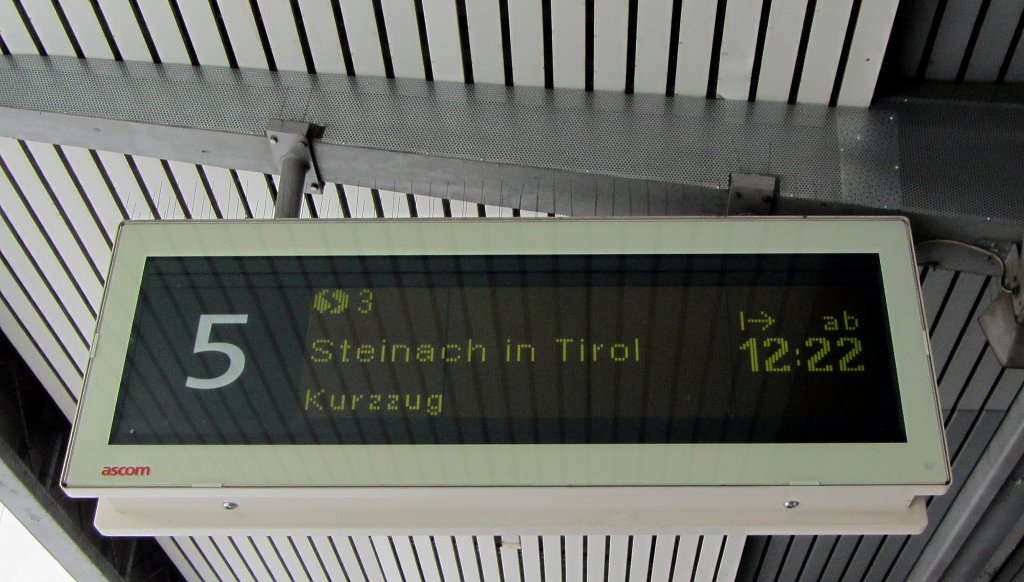 Zugzielanzeiger einer S3 in Innsbruck Hbf. Jetzt neu: Hinweis  Kurzzug 
Die Aufnahme entstand am 14.2.2012
